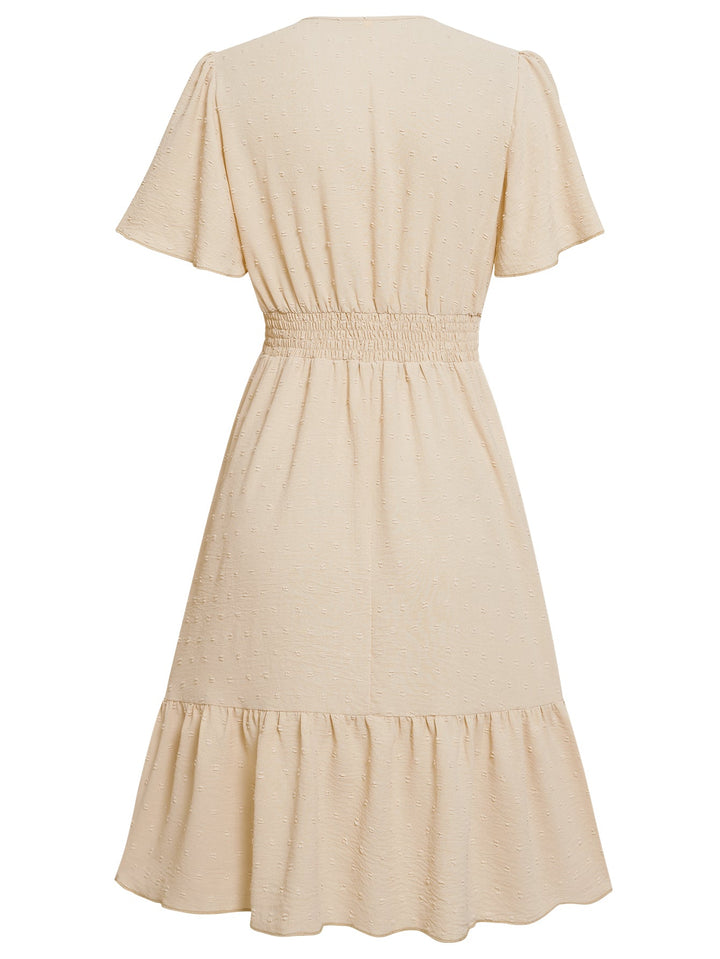 Sommerkleid mit durchbrochenen Details und Rüsche