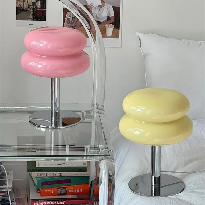 Bauhaus-Tischlampe mit Retro-Glasschirm