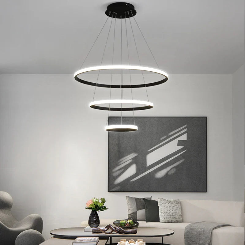 Moderne LED-Pendelleuchte mit 3D-Ringkomposition