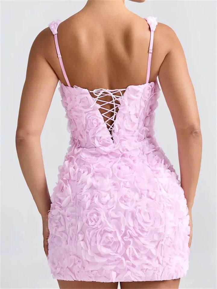 Kurzes Kleid mit 3D-Blumen und Schnürung am Rücken