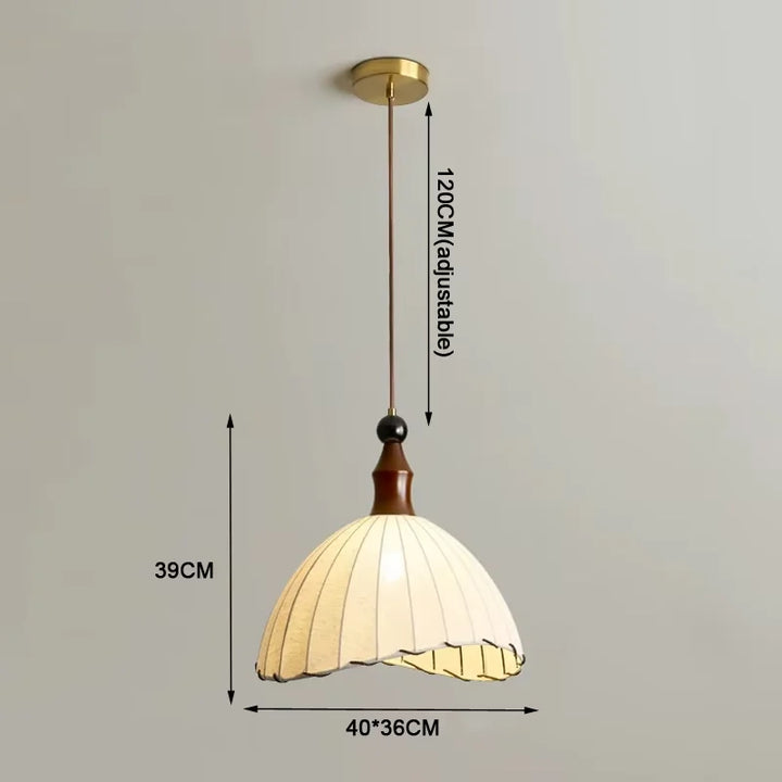 Retro-Pendelleuchte mit Seidenschirm und Holzdetails