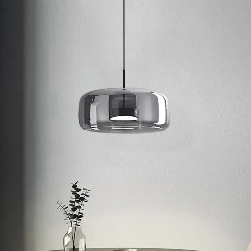 Moderne LED-Pendelleuchte aus Glas mit goldenem Finish