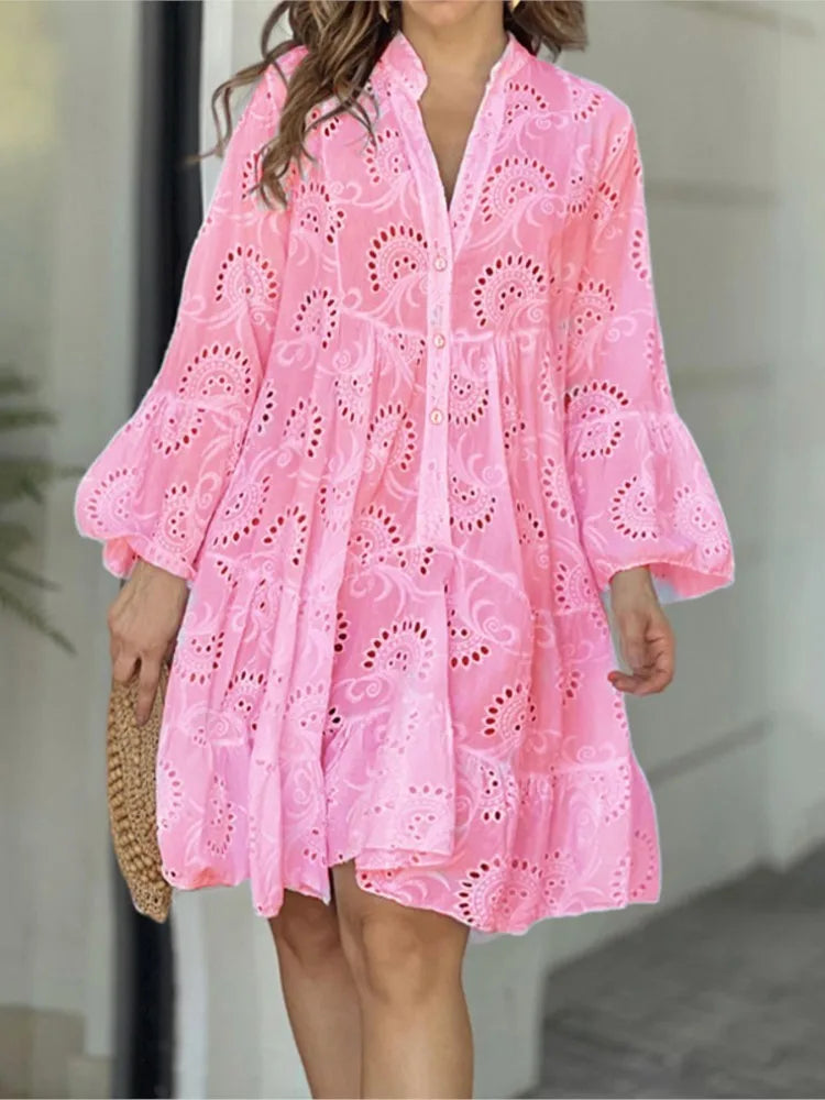 Durchbrochenes Kleid im Boho-Stil mit weiten Ärmeln