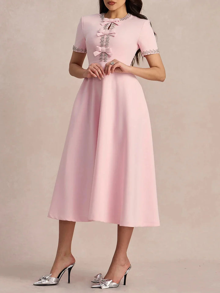 Elegantes Midikleid mit Schleifen und verziertem Ausschnitt