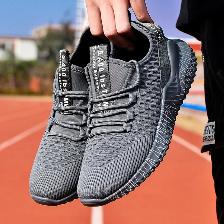 Leichte Herrensneaker mit dekorativer Sohle