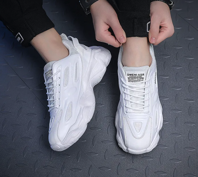 Klobige Turnschuhe für Männer