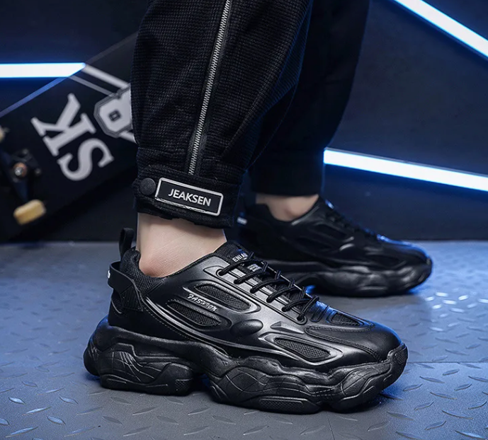 Klobige Turnschuhe für Männer