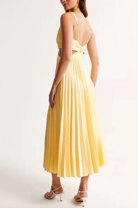 Plissiertes Midikleid mit Wickelausschnitt und schulterfreiem Design