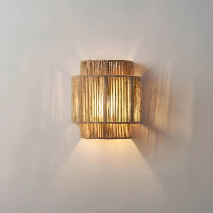 Wandleuchte Hikari aus Naturseil im Boho-Stil