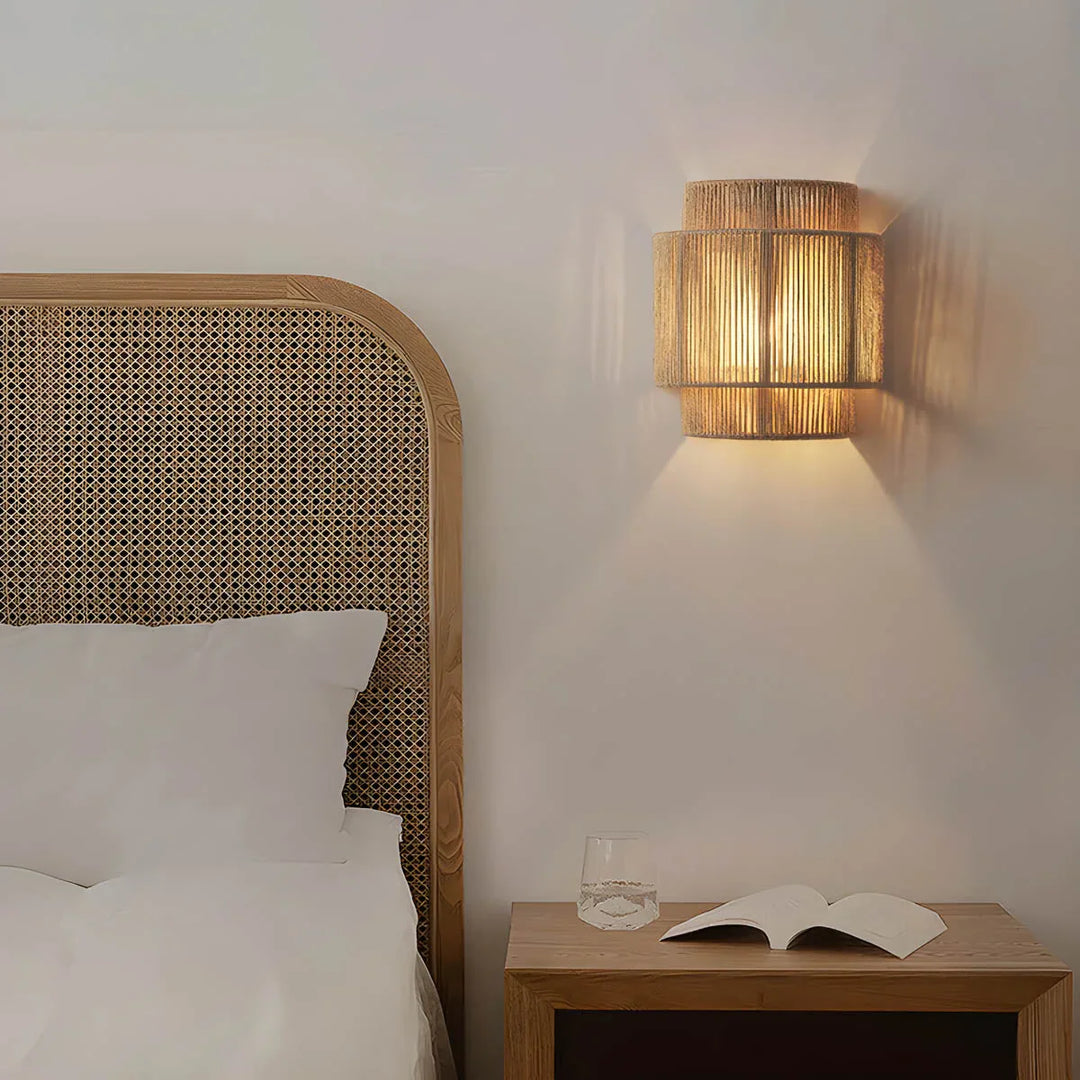 Wandleuchte Hikari aus Naturseil im Boho-Stil