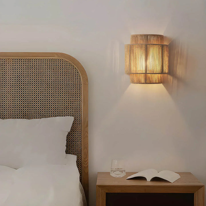 Wandleuchte Hikari aus Naturseil im Boho-Stil