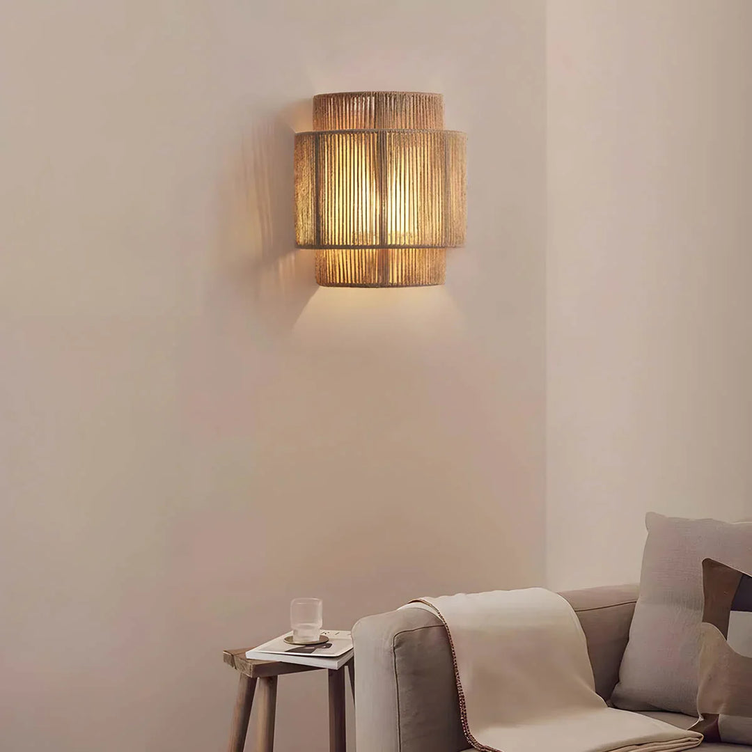 Wandleuchte Hikari aus Naturseil im Boho-Stil