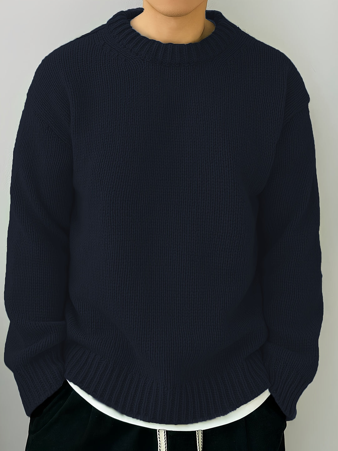 Klassischer Herrenpullover mit grobem Strickmuster