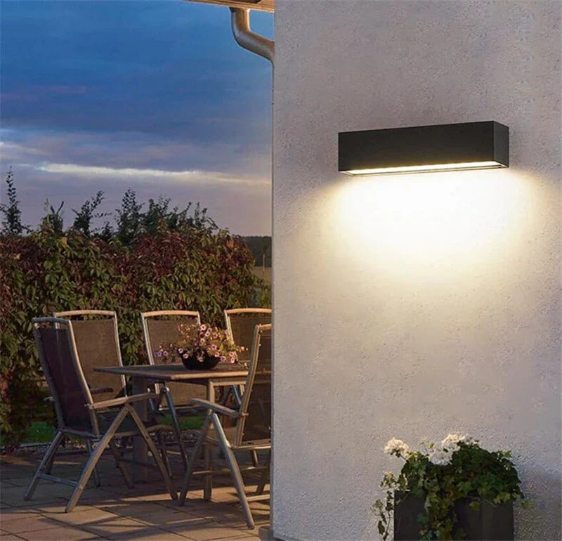 Moderne LED-Wandleuchte für den Aussenbereich – minimalistisches Design