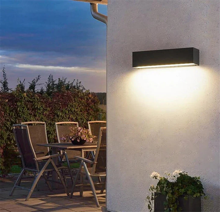 Moderne LED-Wandleuchte für den Aussenbereich – minimalistisches Design