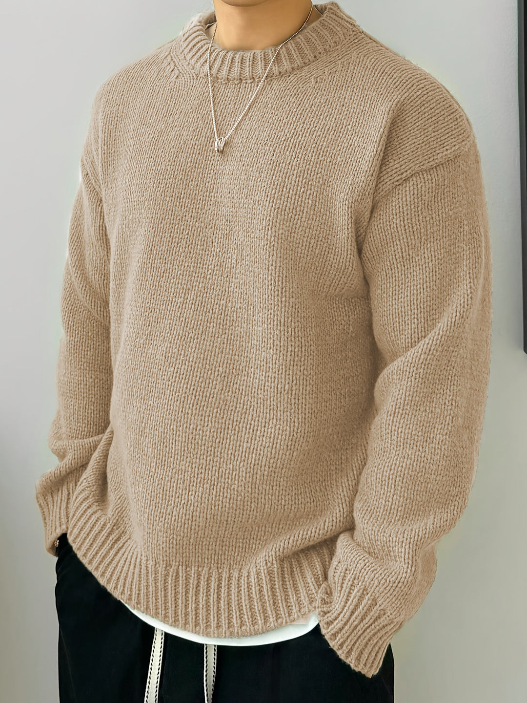 Klassischer Herrenpullover mit grobem Strickmuster