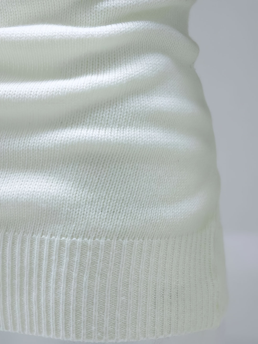 Herrenpullover mit Farbverlauf und gerippten Abschlüssen