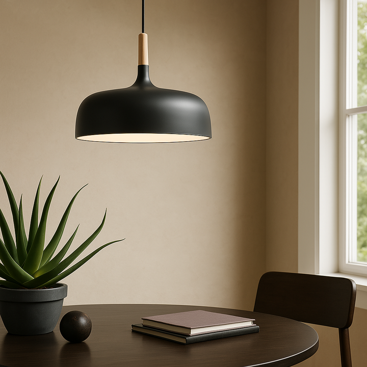 Moderne Metall-Pendelleuchte mit Holzakzent – minimalistischer Skandinavischer Stil