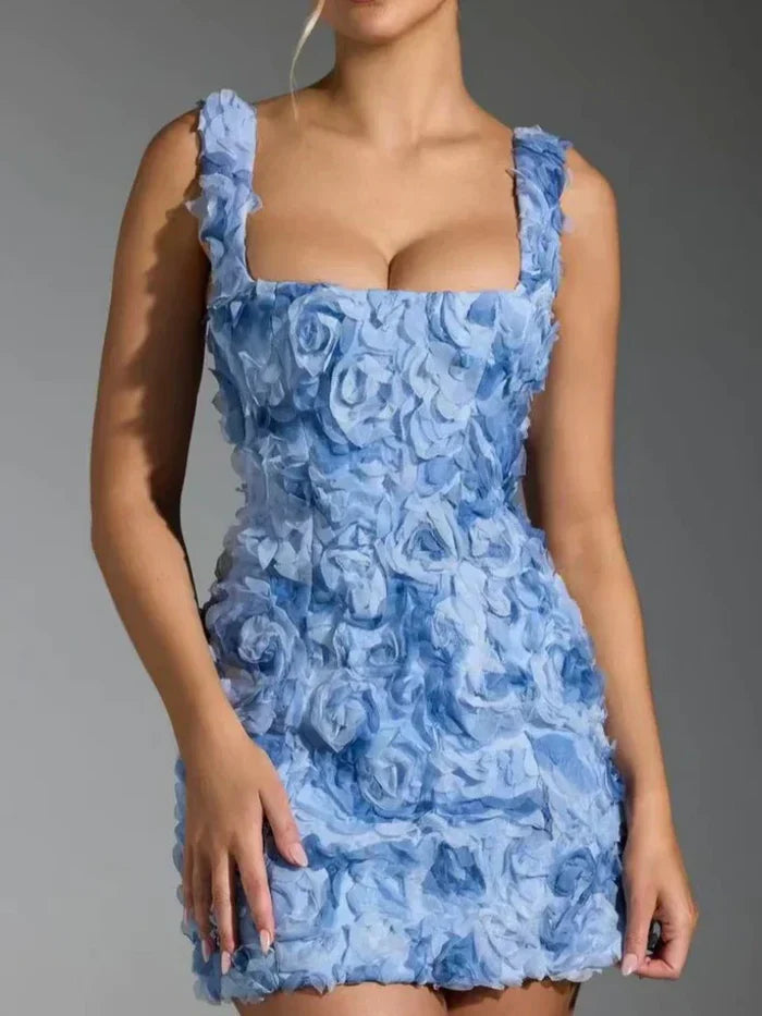 Kurzes 3D-Kleid mit Blumenapplikationen und Square-Neck