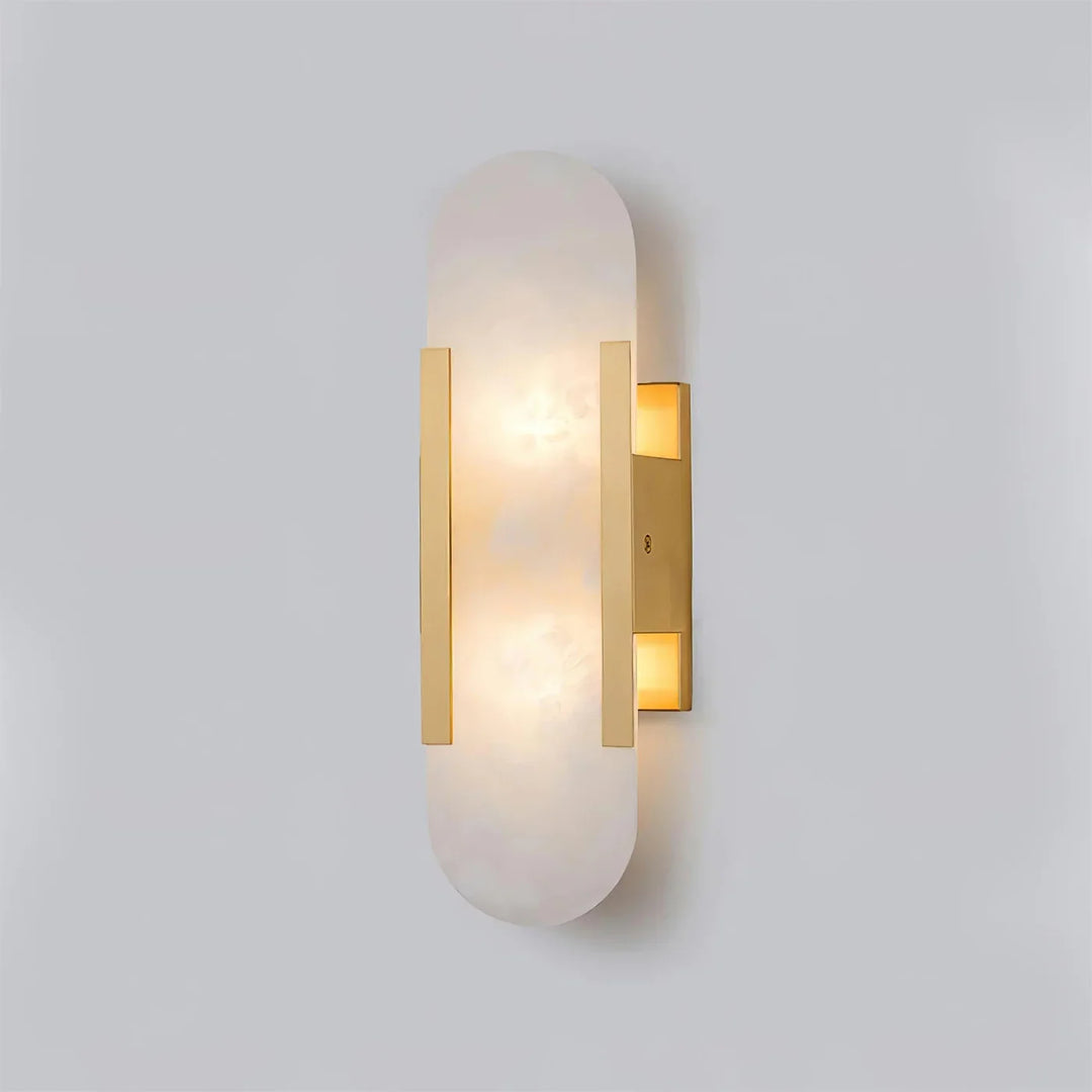 Moderne Wandleuchte mit Alabaster und goldenen Details