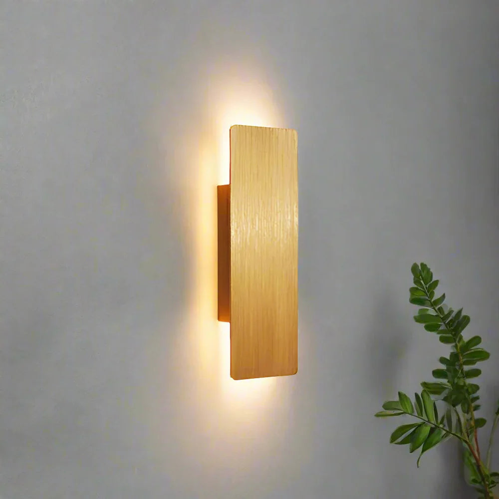 Moderne LED-Wandleuchte mit Licht oben und unten