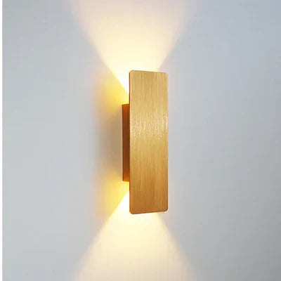 Moderne LED-Wandleuchte mit Licht oben und unten