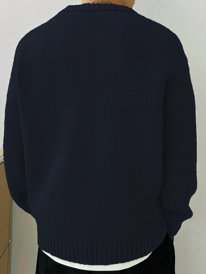 Klassischer Herrenpullover mit grobem Strickmuster