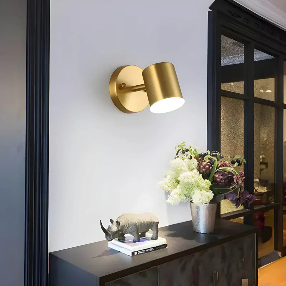 Moderne LED-Wandleuchte mit goldfarbenem Finish