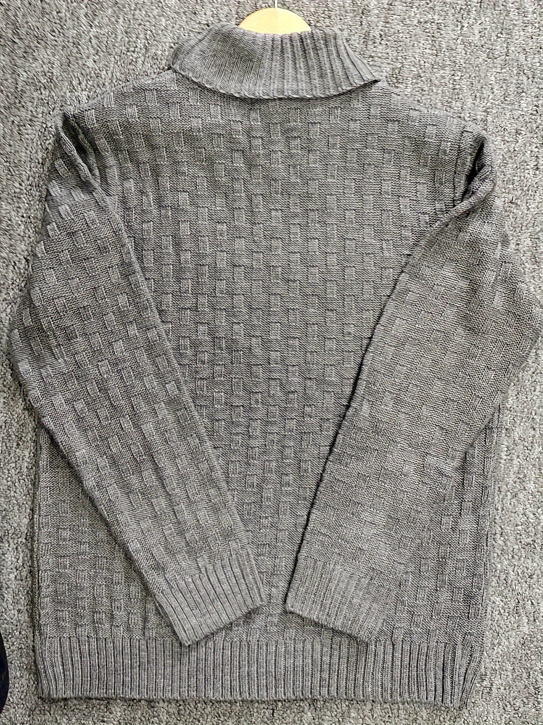 Herren-Strickpullover mit grobem Muster und Knopfkragen