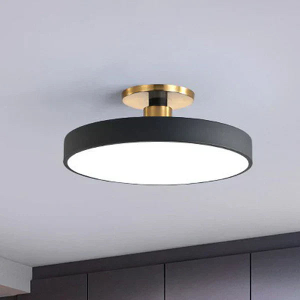 Runde LED-Deckenleuchte im skandinavischen Stil