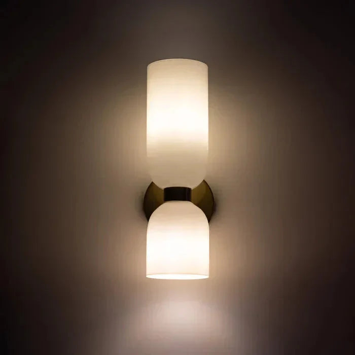 Elegante Wandleuchte mit Rauchglas und goldenem Finish – doppelte Lichtquelle