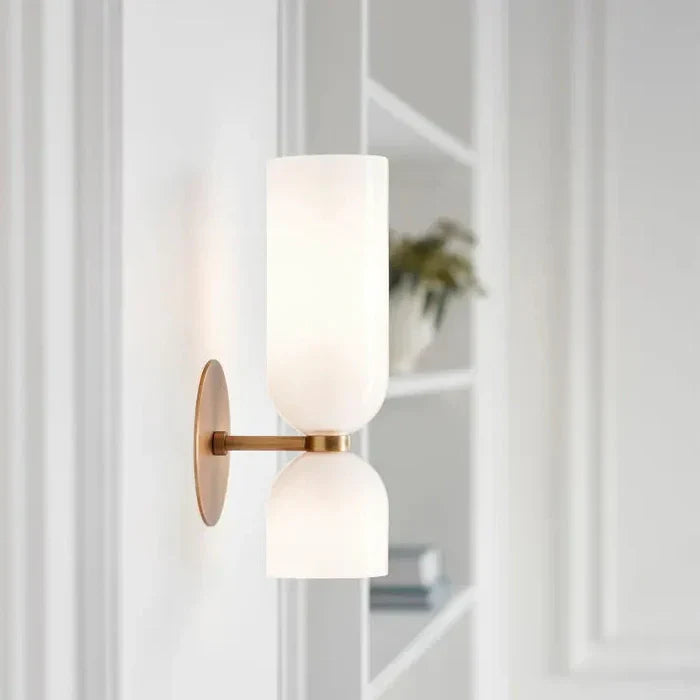 Elegante Wandleuchte mit Rauchglas und goldenem Finish – doppelte Lichtquelle