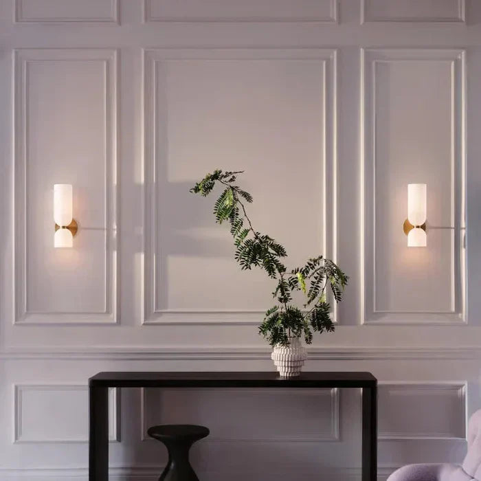 Elegante Wandleuchte mit Rauchglas und goldenem Finish – doppelte Lichtquelle