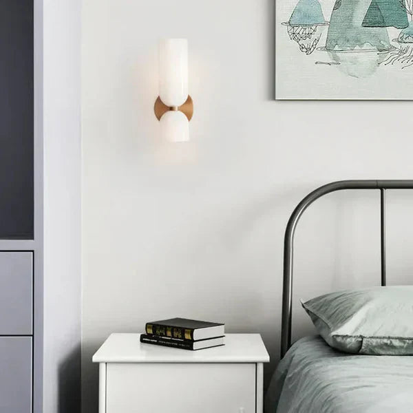 Elegante Wandleuchte mit Rauchglas und goldenem Finish – doppelte Lichtquelle
