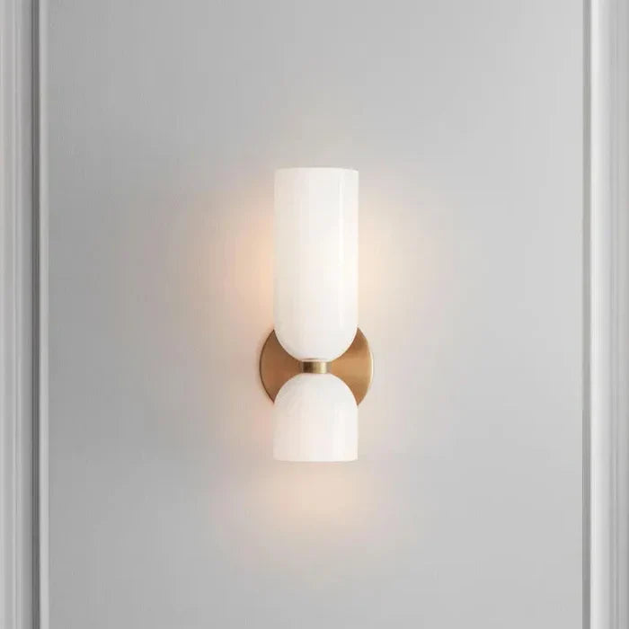Elegante Wandleuchte mit Rauchglas und goldenem Finish – doppelte Lichtquelle