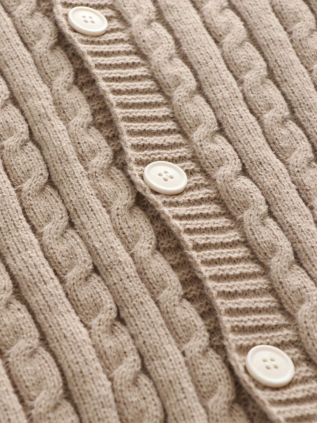 Langer Herren-Cardigan mit Zopfmuster und Knöpfen