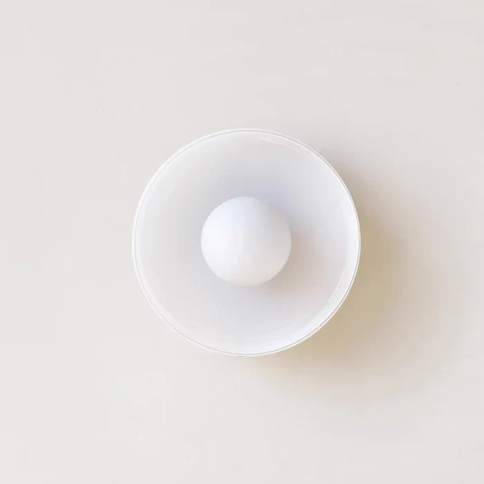 Moderne Deckenleuchte mit Glasschirm – minimalistisches Design