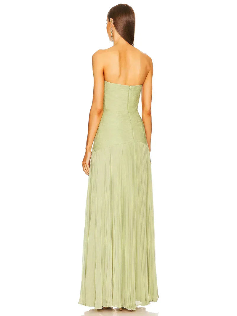 Schulterfreies Maxikleid mit plissiertem Rockteil