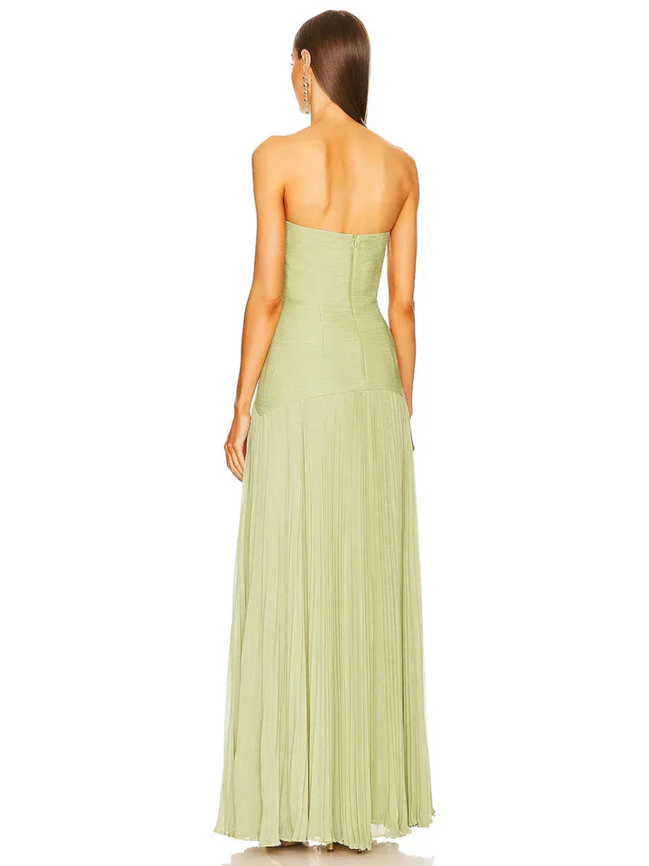Schulterfreies Maxikleid mit plissiertem Rockteil
