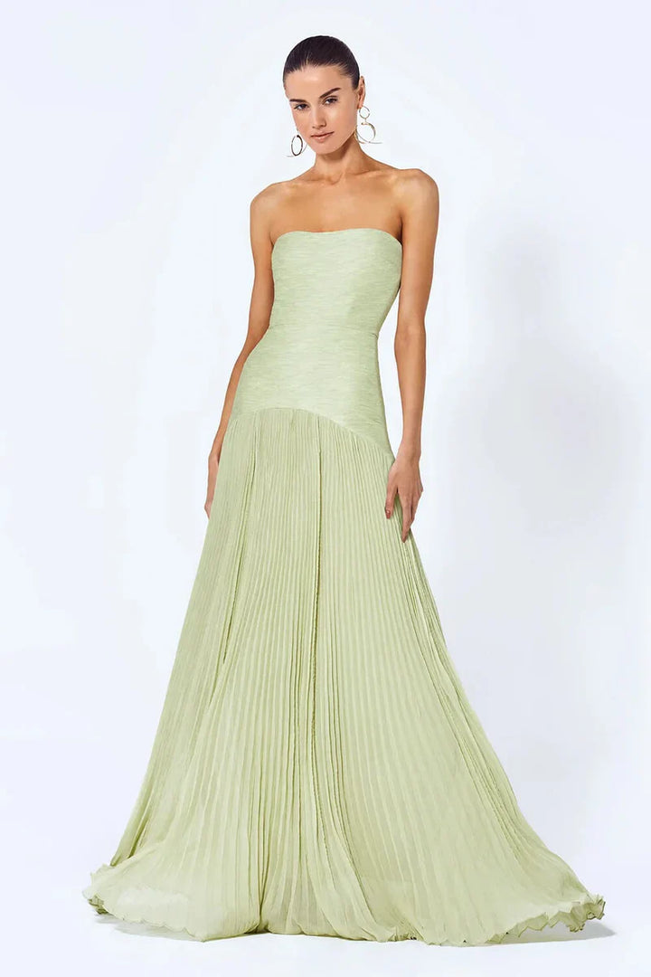 Schulterfreies Maxikleid mit plissiertem Rockteil