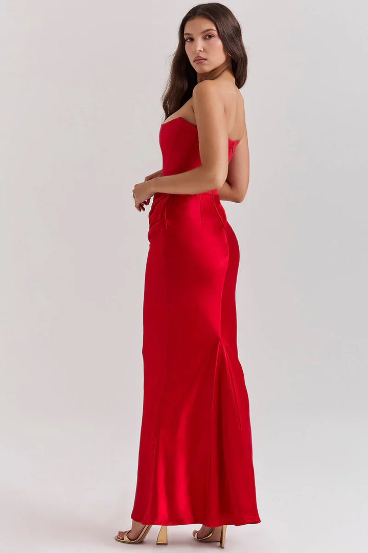 Schulterfreies Maxikleid mit Taillenraffung im minimalistischen Stil