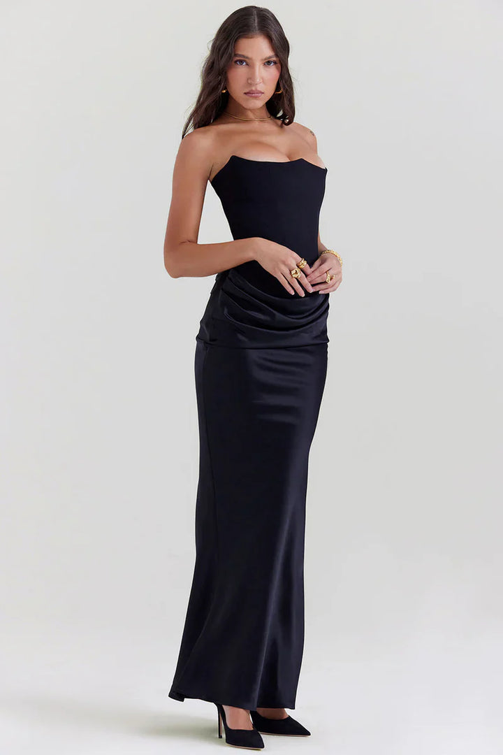 Schulterfreies Maxikleid mit Taillenraffung im minimalistischen Stil