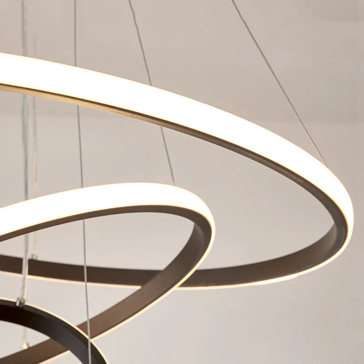 Moderne LED-Pendelleuchte mit 3D-Ringkomposition