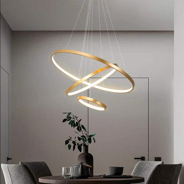 Moderne LED-Pendelleuchte mit 3D-Ringkomposition