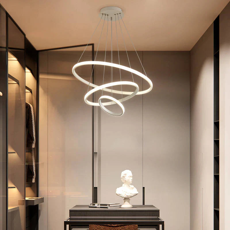 Moderne LED-Pendelleuchte mit 3D-Ringkomposition