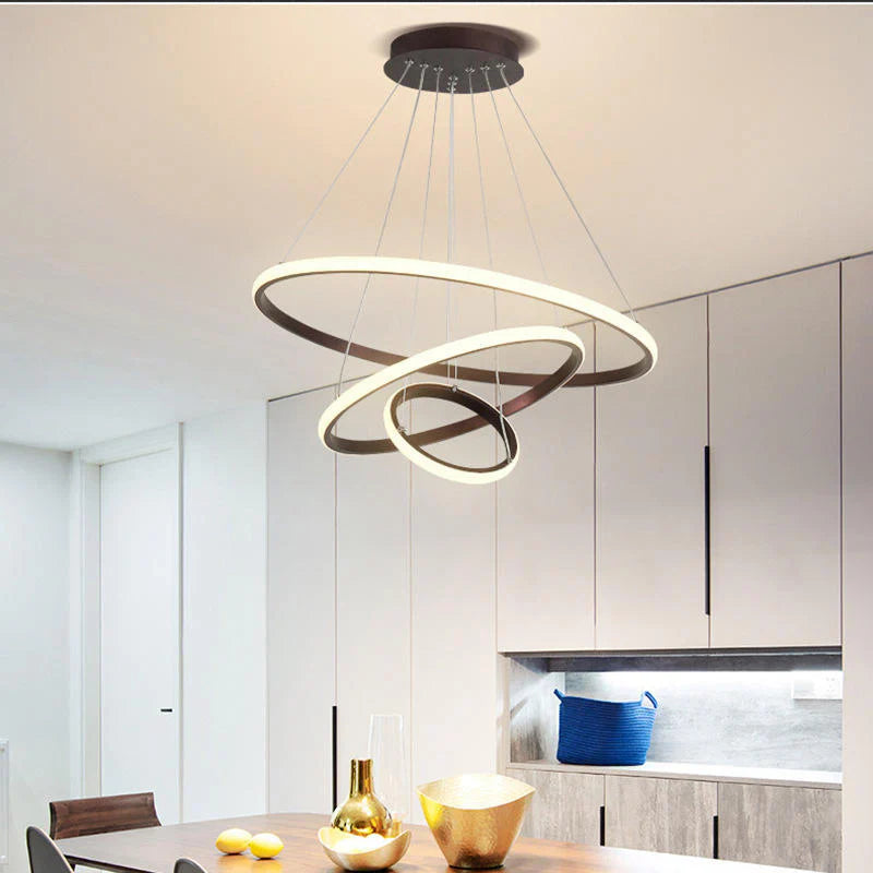 Moderne LED-Pendelleuchte mit 3D-Ringkomposition