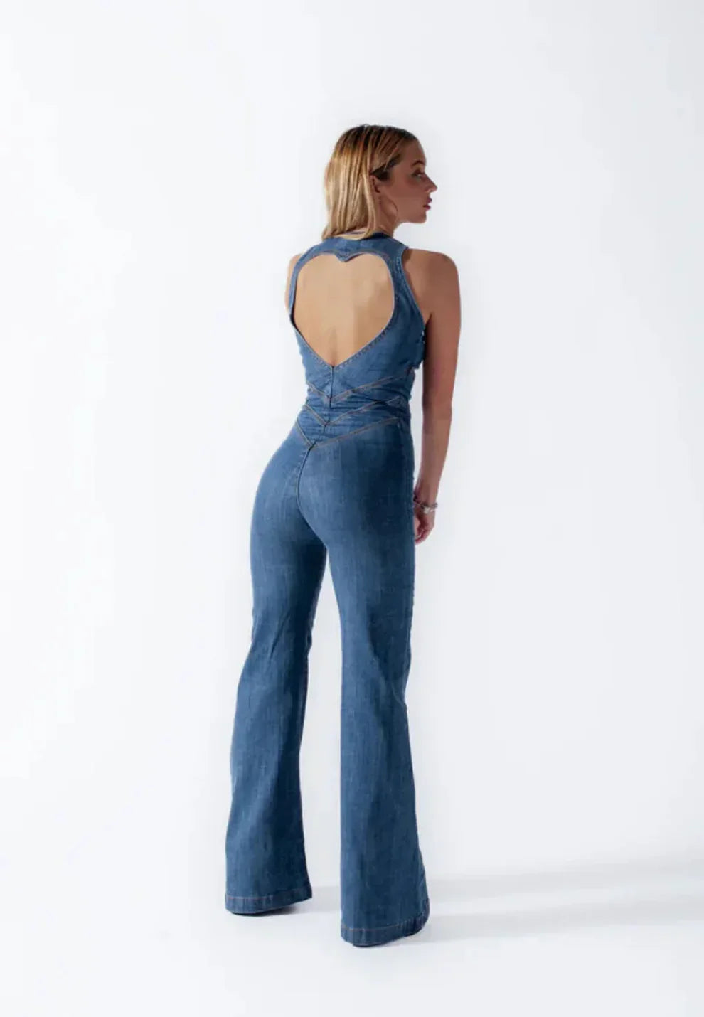 Ärmelloser Damen-Jeans-Jumpsuit mit Knopfleiste und Schlaghose