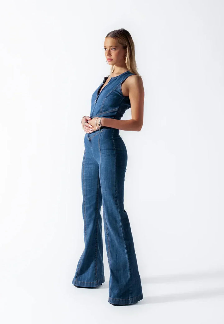 Ärmelloser Damen-Jeans-Jumpsuit mit Knopfleiste und Schlaghose