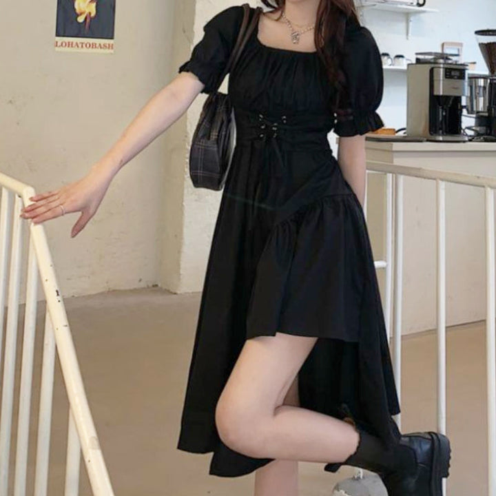 Elegantes Kleid mit Ärmeln und Taillenband