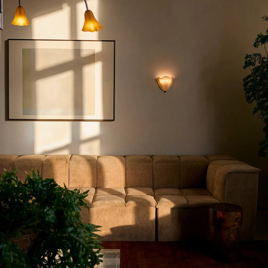 Dekorative Wandleuchte mit Glasschirm im Retro-Stil